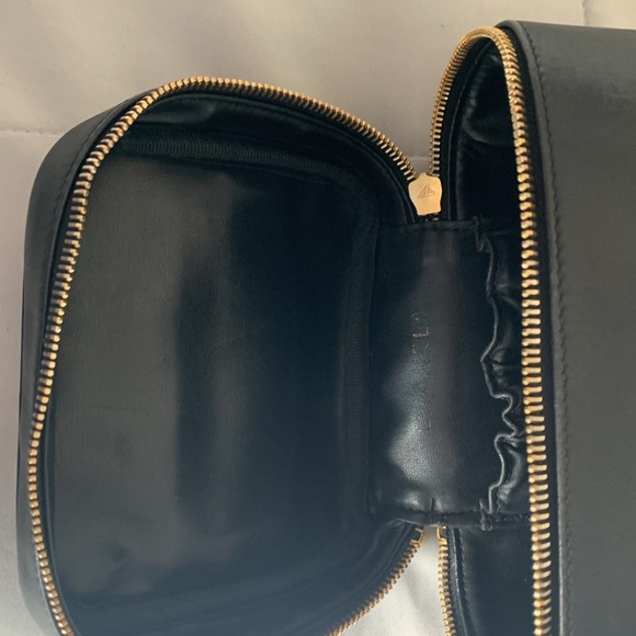 COPY - Authentic Chanel vanity case. Can make it into a handbag. - Picture 7 of 12